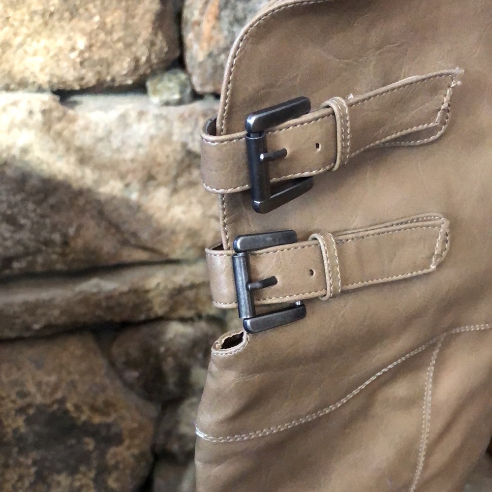 Boots - Picture 5 of 5